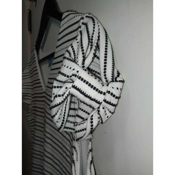 Short sleeve white and black dress by CeCe Size Medium - Picture 4 of 5